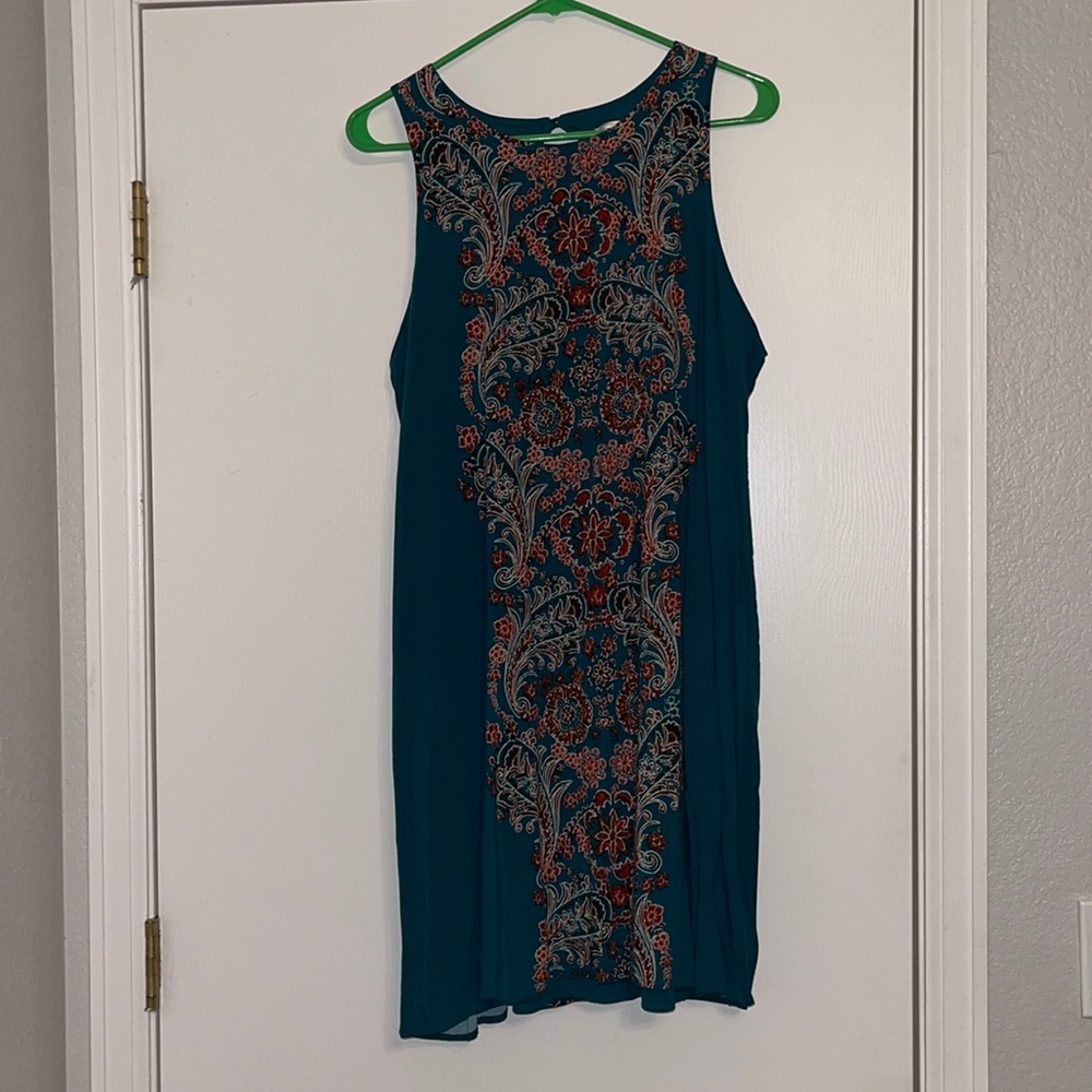 Women’s green/red pattern dress